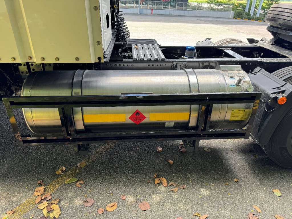 LNG and CNG Compatible! Highlights of the Chenglong H7 PRO Dual-Fuel Tractor