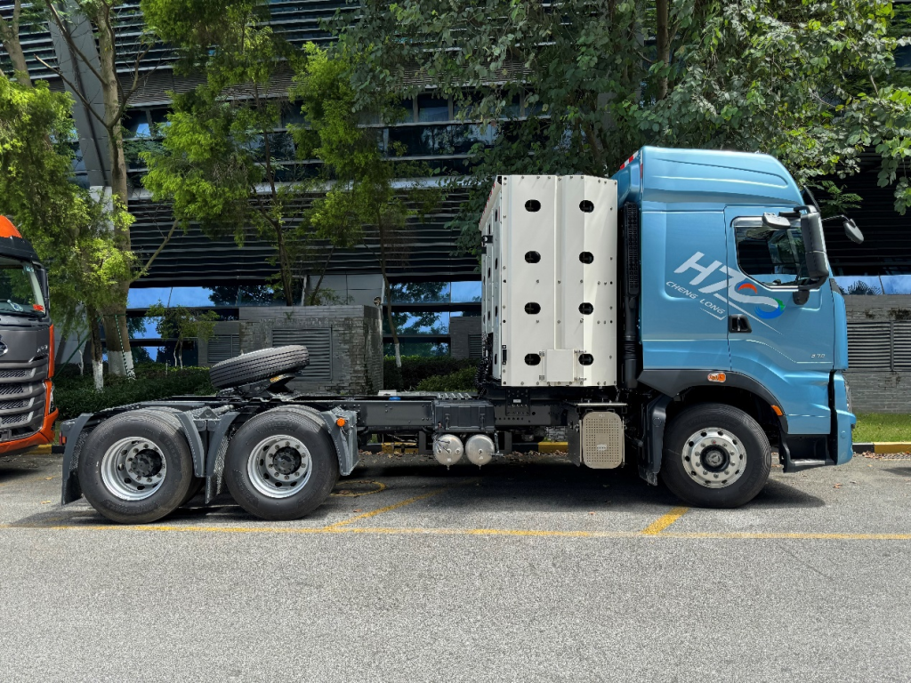 LNG and CNG Compatible! Highlights of the Chenglong H7 PRO Dual-Fuel Tractor