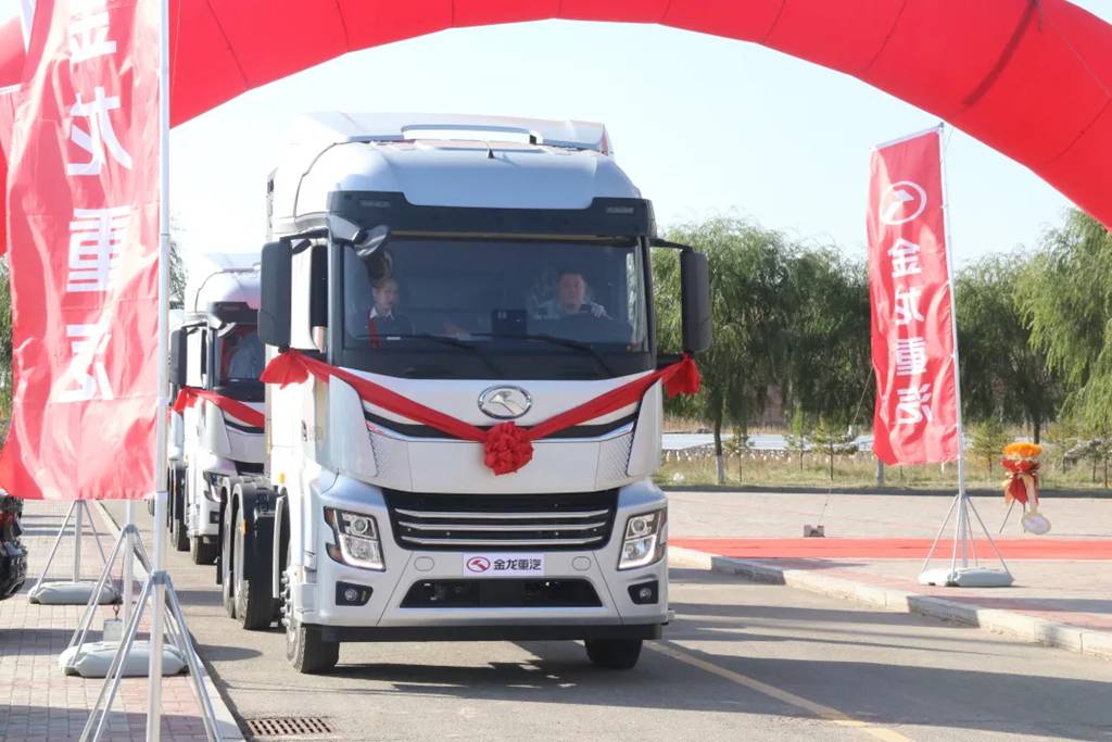 First Batch Delivered! King Long New Energy Heavy Trucks Help Ordos Take a Leap Forward in Heavy Truck Electrification