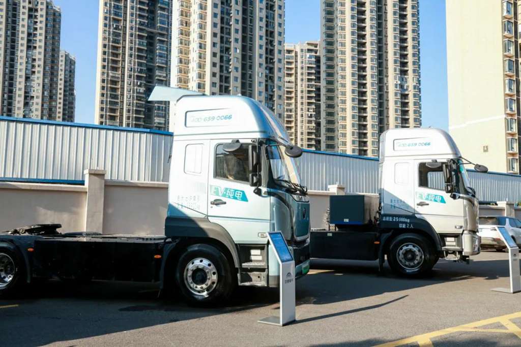 New Breakthrough! Yutong Heavy-duty Truck 600kWh New Model Makes Its Debut in "Jiangcheng Wuhan"!