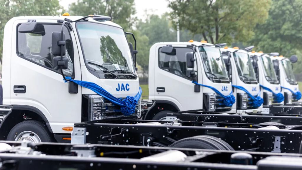 Jiangqi Group Delivers 100 Electric Light Trucks to Mexico