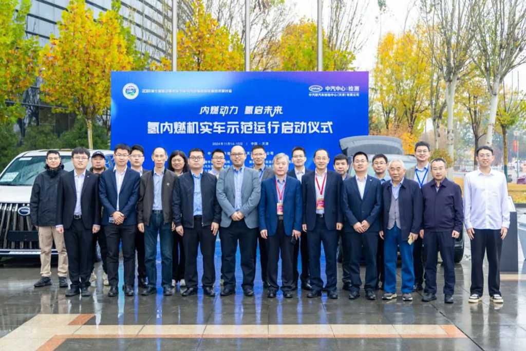 The First Domestic Cargo Truck with Hydrogen-Powered Engine Begins Operation
