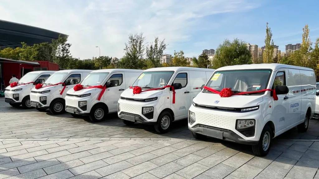 First Batch of Xingxiang V6E Battery-Swapping Models Successfully Delivered, Farizon New Energy Commercial Vehicle Deepens its Market Presence in Inner Mongolia