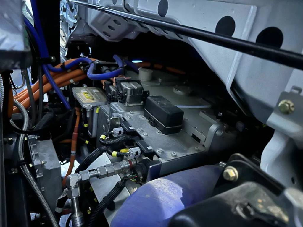 Hydrogen Fuel Cell Truck "Shuanglong", Qingling M600 Series Leading the Way in New Energy!