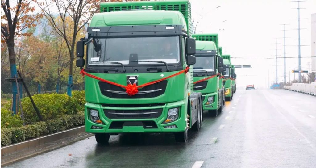 First Batch Delivered! XCMG Hydrogen Fuel Tractor Delivered to Zhangjiagang Client
