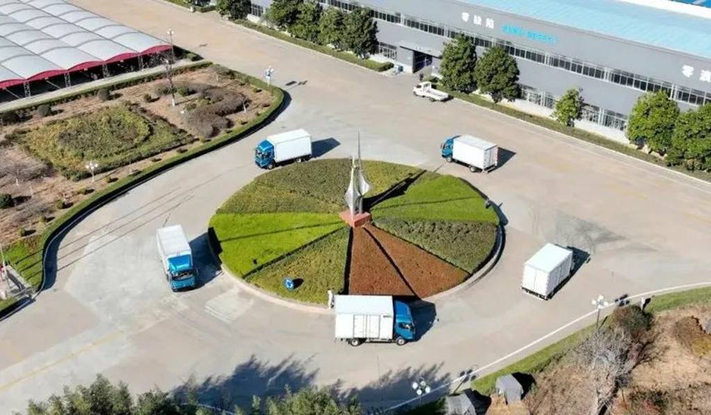 Feidi Motors & Yaowang Liquor Successfully Deliver Large Order of 121 Feidi W5 Fuel Logistics Vehicles!