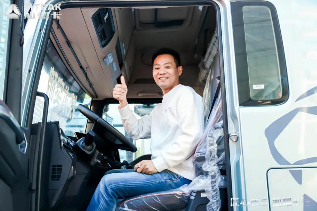 "Crafted with Ingenuity, Sitrak’s Bright Journey" - Successful Launch of the Sitrak G7H 4X2 Wide-Body Cargo Truck in Hefei!