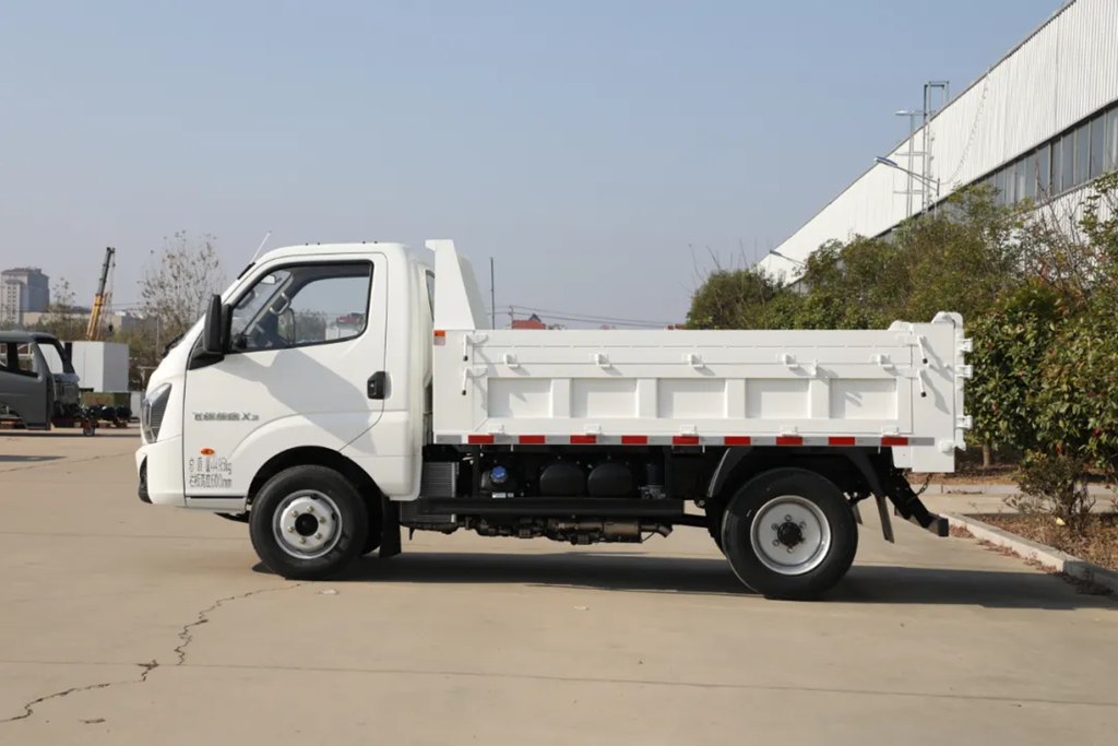 Flying Ditu X3 Blue Plate Mini Dump Truck Tailored for Young Truck Enthusiasts!