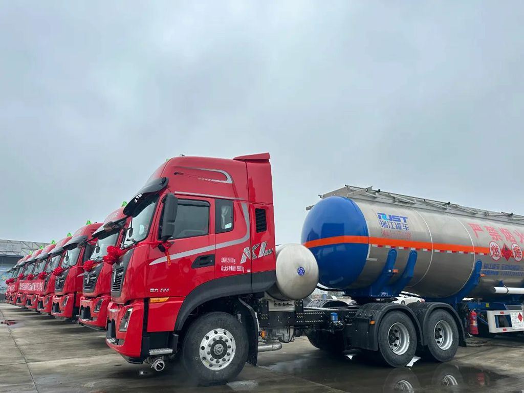 Dongfeng Tianlong KL Hazardous Materials Tractor Delivered in Bulk!