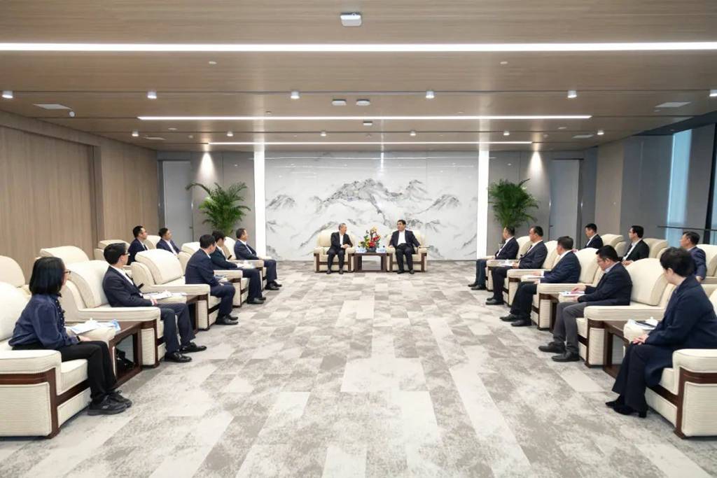 Strategic Cooperation Agreement Signed Between Sinotruk and BOE