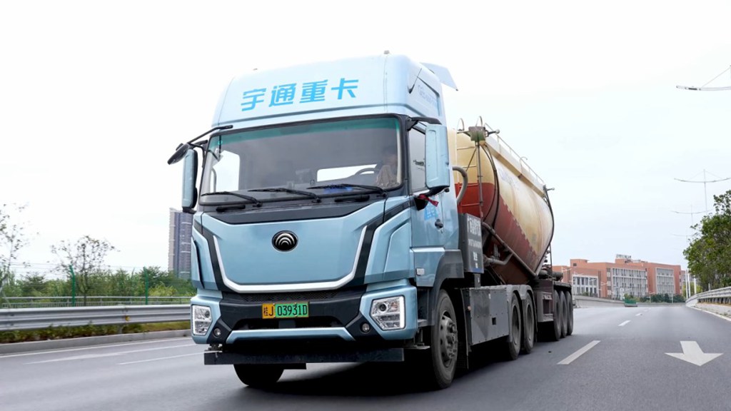 Power Witnessed | Another Honor! Yutong 600-Degree Tractor Wins "Excellence in Endurance Award"