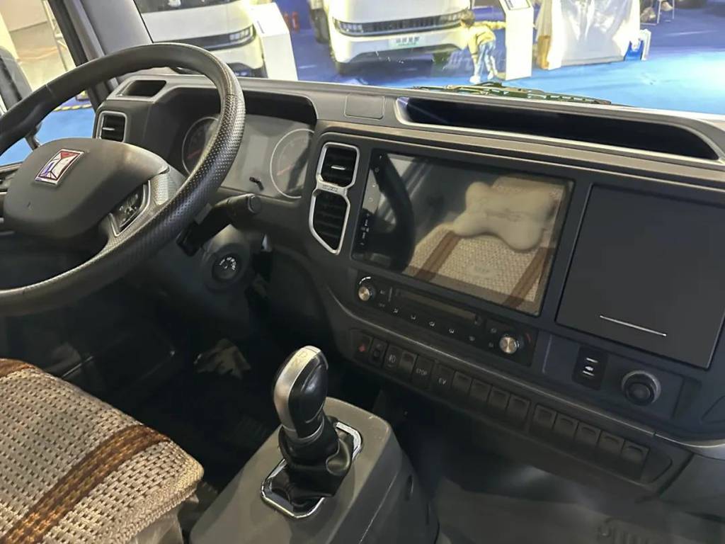 Hydrogen Fuel Cell Truck "Shuanglong", Qingling M600 Series Leading the Way in New Energy!