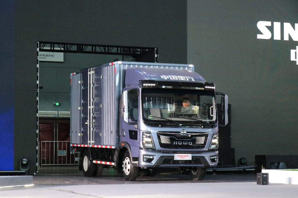 Chinese Light Trucks Begin to Adopt European Style? Spacious, Powerful, and the New HOWO Hanjiang Pro Light Truck Unveiled