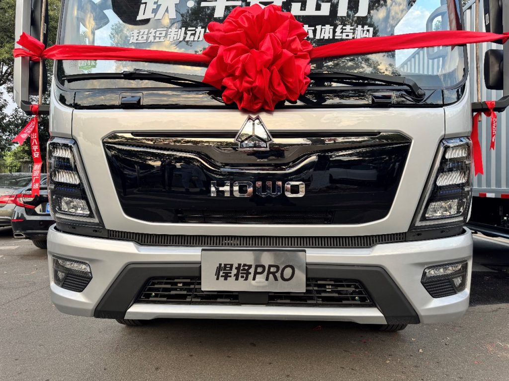 Chinese Light Trucks Begin to Adopt European Style? Spacious, Powerful, and the New HOWO Hanjiang Pro Light Truck Unveiled