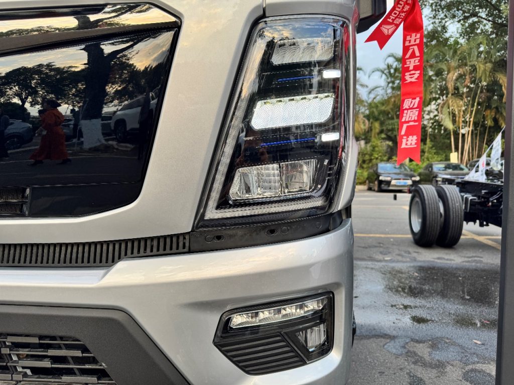Chinese Light Trucks Begin to Adopt European Style? Spacious, Powerful, and the New HOWO Hanjiang Pro Light Truck Unveiled