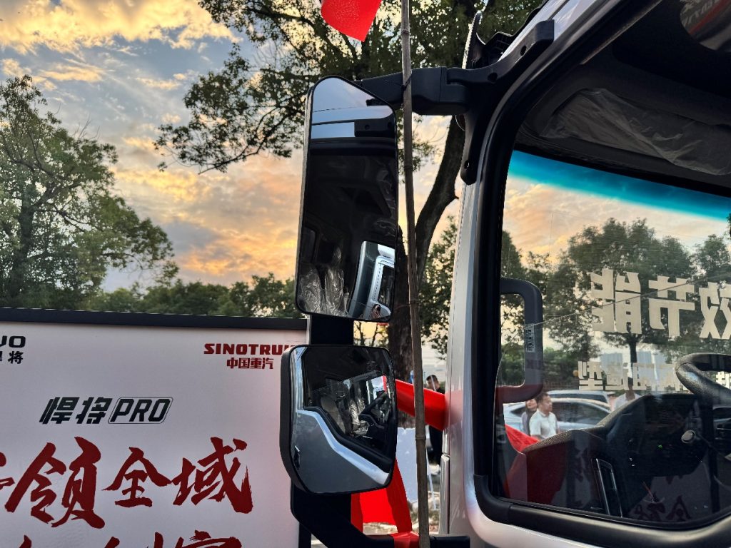 Chinese Light Trucks Begin to Adopt European Style? Spacious, Powerful, and the New HOWO Hanjiang Pro Light Truck Unveiled