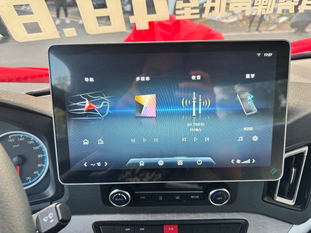 Chinese Light Trucks Begin to Adopt European Style? Spacious, Powerful, and the New HOWO Hanjiang Pro Light Truck Unveiled