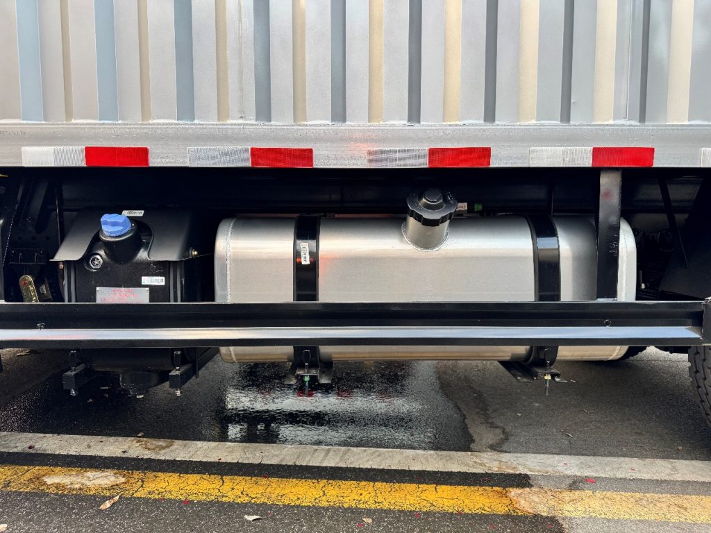 Chinese Light Trucks Begin to Adopt European Style? Spacious, Powerful, and the New HOWO Hanjiang Pro Light Truck Unveiled
