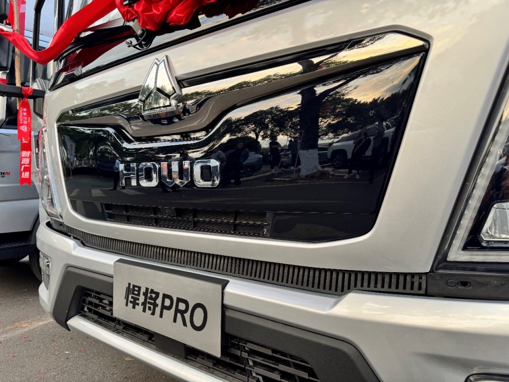 Chinese Light Trucks Begin to Adopt European Style? Spacious, Powerful, and the New HOWO Hanjiang Pro Light Truck Unveiled