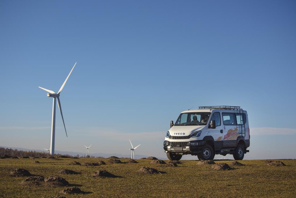 Off-road Vehicle Instantly Transforms into a Camping RV: Drive the Iveco Ouba·Shanhai to Unlock New Fun