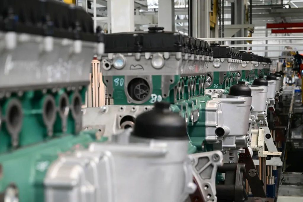 FAW Jiefang 6DV Super Factory Starts Production and Debuts First Hydrogen Engine