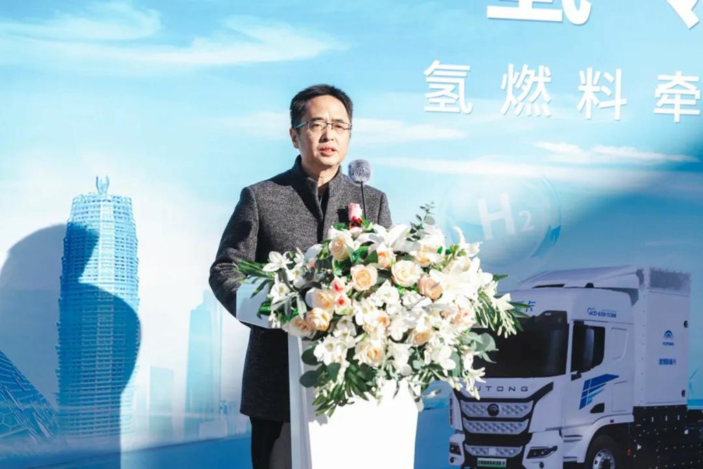 Powerful Witness | Yutong Hydrogen Fuel Heavy-Duty Truck High-Speed Version Launched and Delivered, Leading Zero-Carbon Transport to New Heights