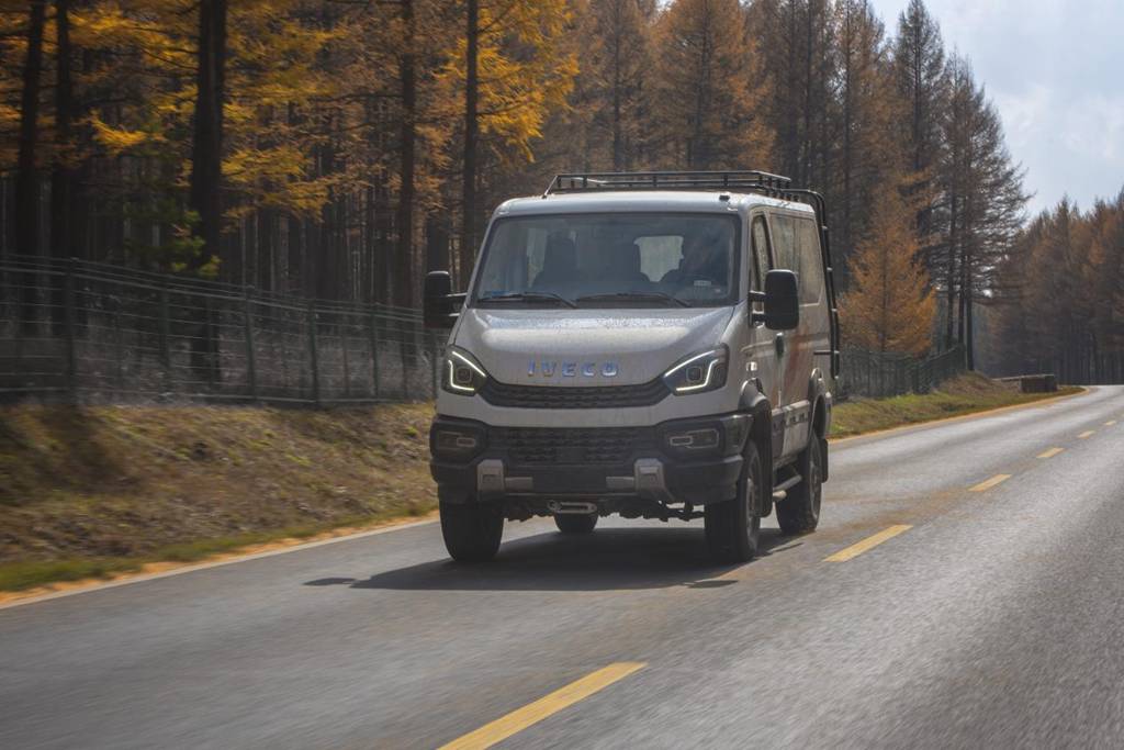 Off-road Vehicle Instantly Transforms into a Camping RV: Drive the Iveco Ouba·Shanhai to Unlock New Fun