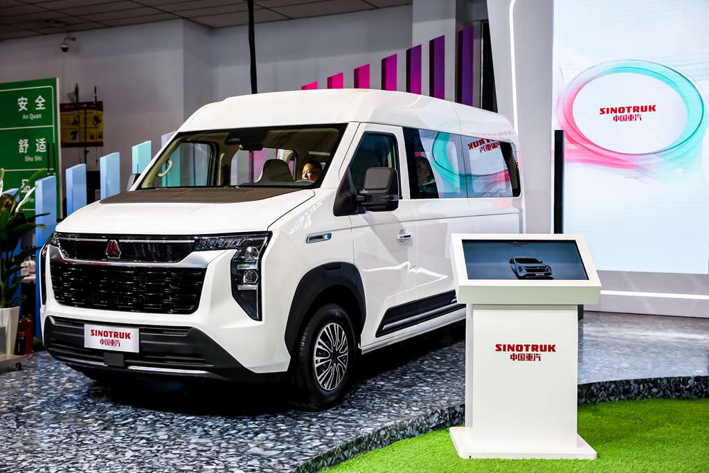 Sinotruk Officially Launches the All-New Light Bus Brand Vanguard V with a Full Range of Models