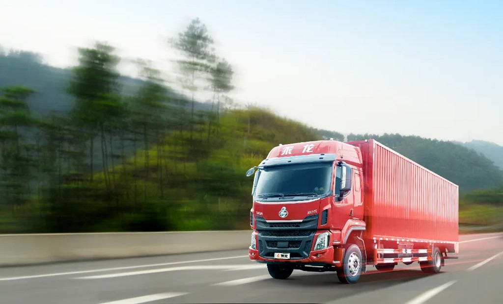 The Double 12 Logistics Peak Has Arrived: Chenglong H5 Single Axle Truck Helps You Dominate the Express Market