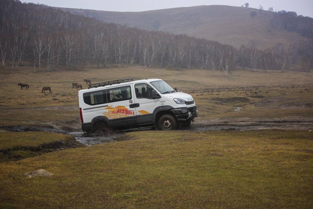 Off-road Vehicle Instantly Transforms into a Camping RV: Drive the Iveco Ouba·Shanhai to Unlock New Fun