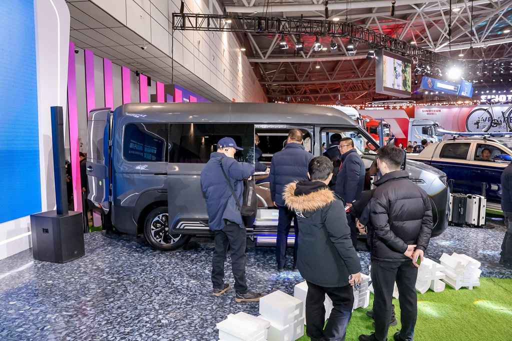 Sinotruk Officially Launches the All-New Light Bus Brand Vanguard V with a Full Range of Models