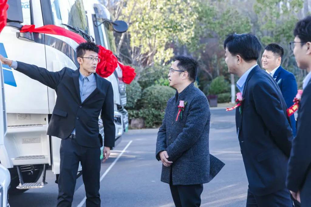Powerful Witness | Yutong Hydrogen Fuel Heavy-Duty Truck High-Speed Version Launched and Delivered, Leading Zero-Carbon Transport to New Heights