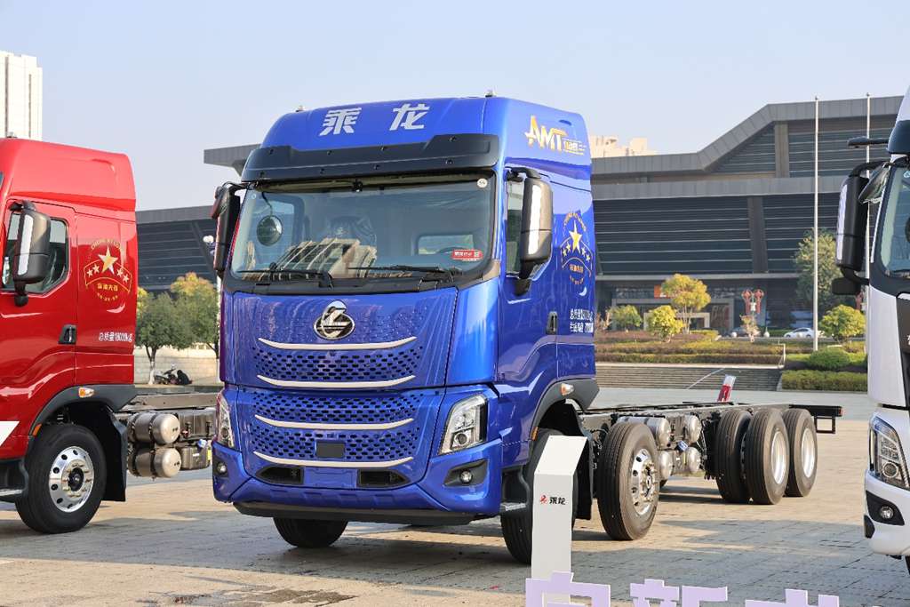 Still late for green transport? That's because you don't have the 630-horsepower Chenglong H7 Pro Green Transport RV!