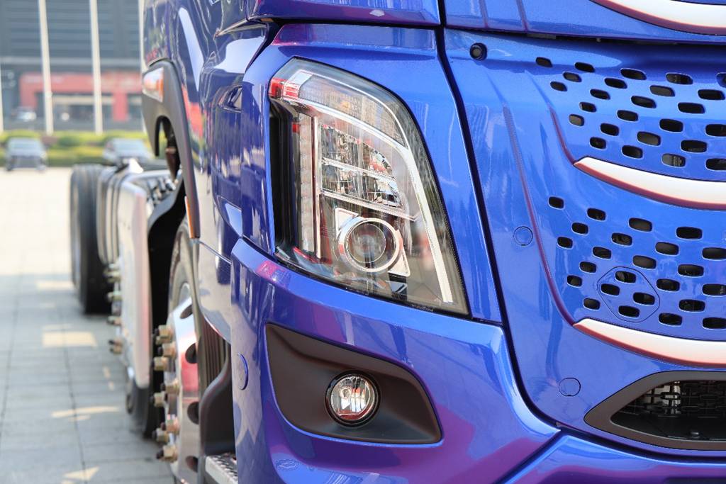 Still late for green transport? That's because you don't have the 630-horsepower Chenglong H7 Pro Green Transport RV!