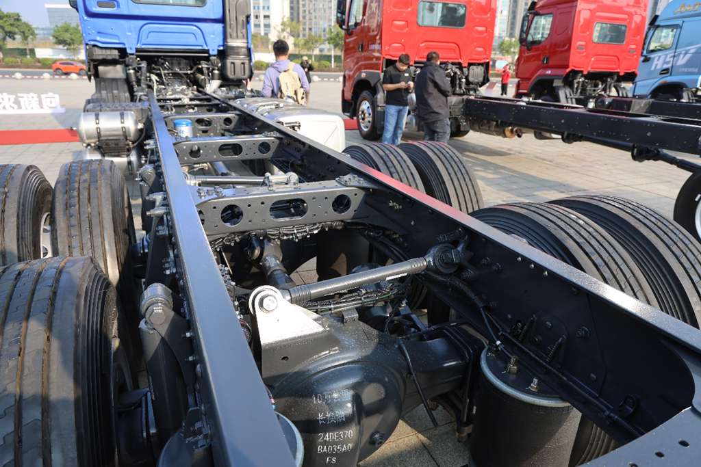 Still late for green transport? That's because you don't have the 630-horsepower Chenglong H7 Pro Green Transport RV!
