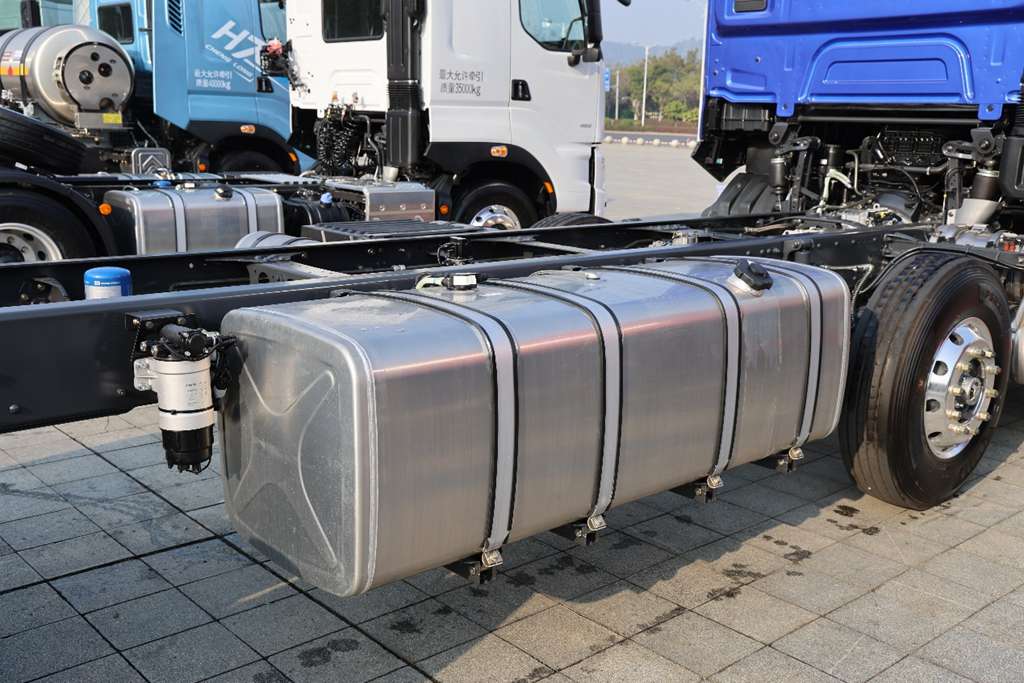 Still late for green transport? That's because you don't have the 630-horsepower Chenglong H7 Pro Green Transport RV!