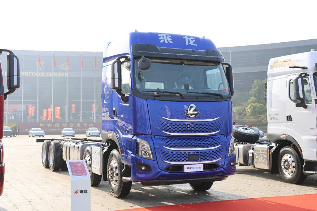 Still late for green transport? That's because you don't have the 630-horsepower Chenglong H7 Pro Green Transport RV!