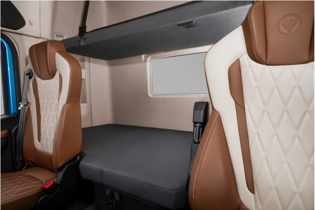 Foton Auman Galaxy 5 Turns Transport into a Pleasant Journey!