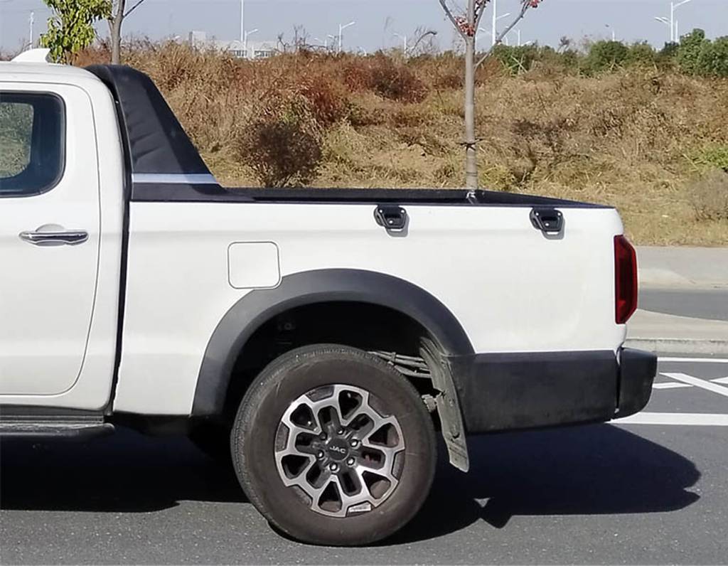 JAC's First Plug-in Hybrid Pickup Truck is Here! 2.0T + Front and Rear Dual Motors, with "Outstanding" Performance
