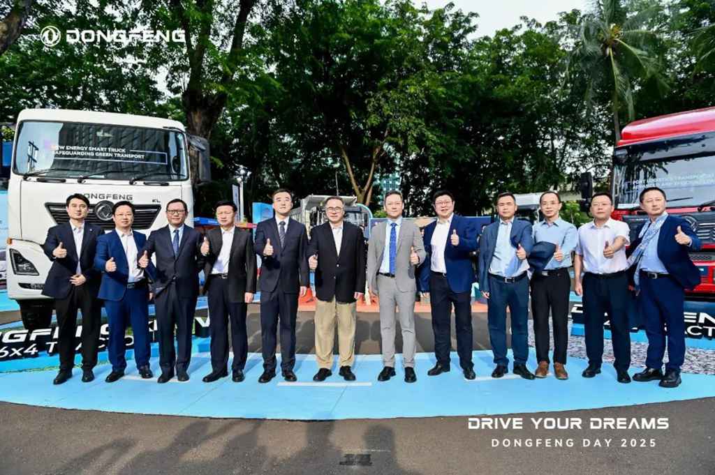 New Overseas Right-Hand Drive Vehicle Products of Dongfeng Commercial Vehicles Launched in the Southeast Asian Market!