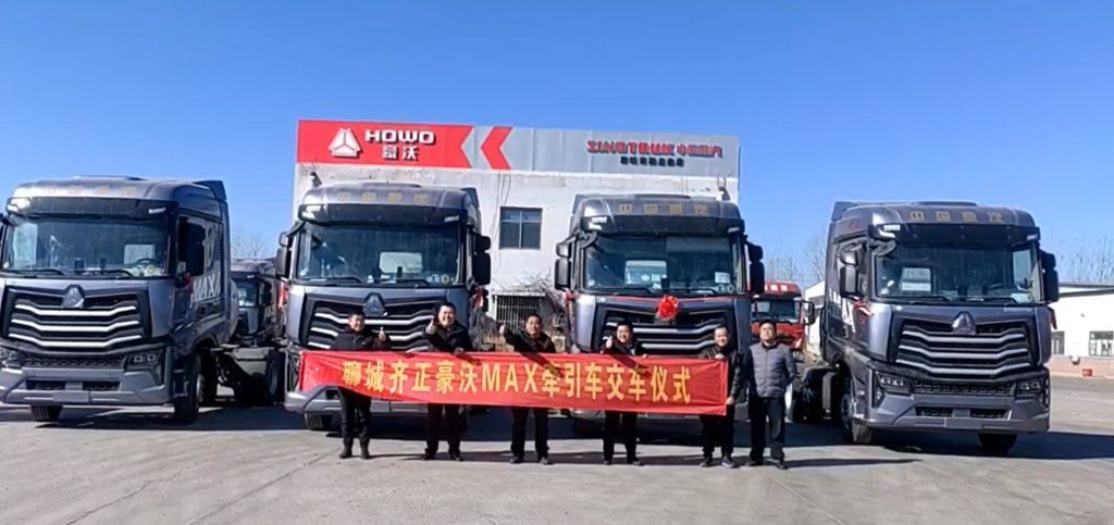 In 2025, Good News Keeps Pouring In! SINOTRUK HOWO Heavy - Duty Trucks Set Off a National Vehicle - Handover Boom!
