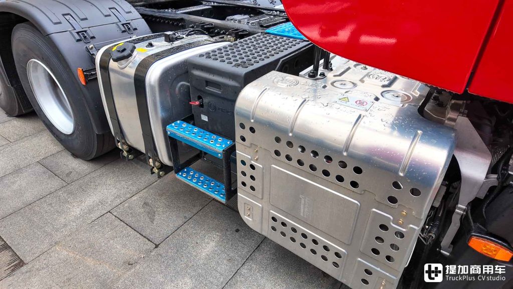 Empowered by the Loong-Gine 3.0 Power Chain! High Efficiency, Intelligence, Fuel Saving, and Cab Upgrade, the New Rongyao Version of DFCV Tianlong KX is Here!