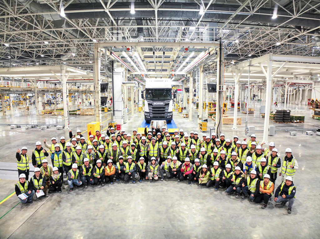 The First Scania Prototype Vehicle Made in Rugao, China, Rolls Off the Production Line!