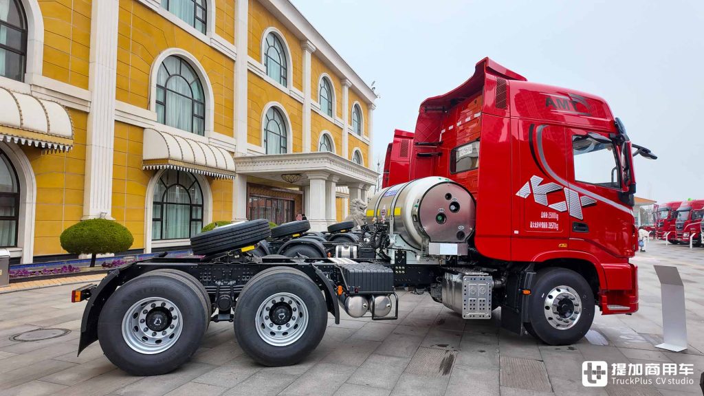 Empowered by the Loong-Gine 3.0 Power Chain! High Efficiency, Intelligence, Fuel Saving, and Cab Upgrade, the New Rongyao Version of DFCV Tianlong KX is Here!