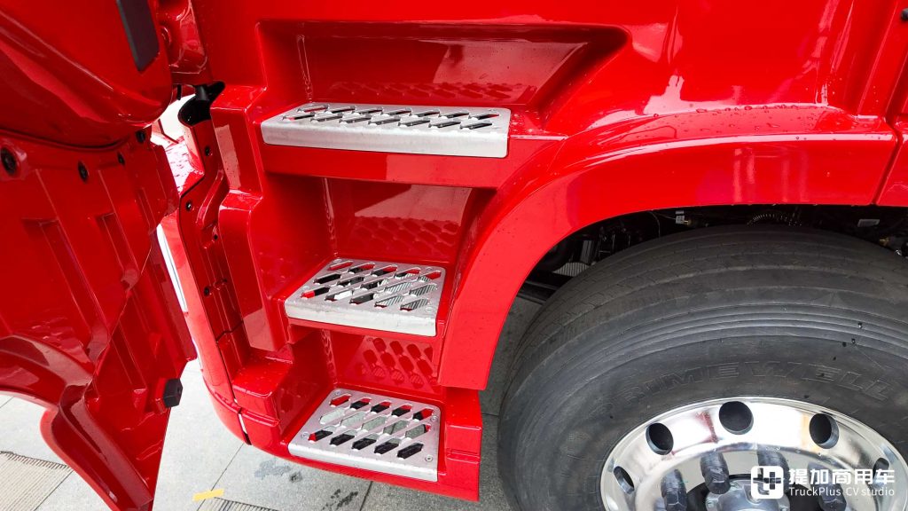 Empowered by the Loong-Gine 3.0 Power Chain! High Efficiency, Intelligence, Fuel Saving, and Cab Upgrade, the New Rongyao Version of DFCV Tianlong KX is Here!