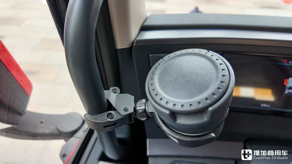 Empowered by the Loong-Gine 3.0 Power Chain! High Efficiency, Intelligence, Fuel Saving, and Cab Upgrade, the New Rongyao Version of DFCV Tianlong KX is Here!