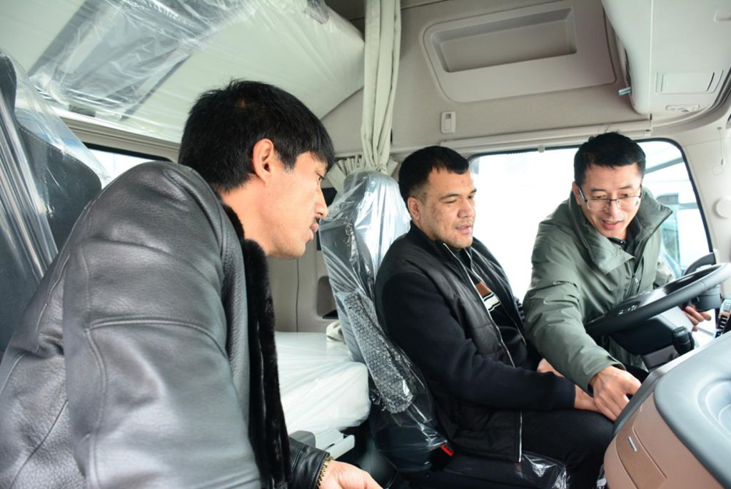 Another Delivery of the Dongfeng Tianlong GX High-end Heavy Truck, Helping the Smart Upgrade of the Cotton Yarn Special Line in Hotan, Xinjiang