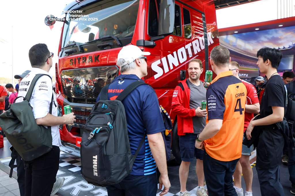 A "Mechanical Battle Armor" Appears in Sinotruk's F1 Event Exhibition Area! What's the Origin of This Truck?