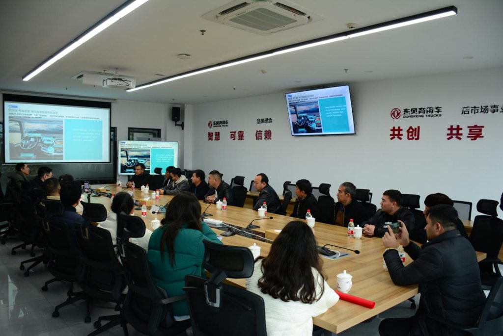 Another Delivery of the Dongfeng Tianlong GX High-end Heavy Truck, Helping the Smart Upgrade of the Cotton Yarn Special Line in Hotan, Xinjiang