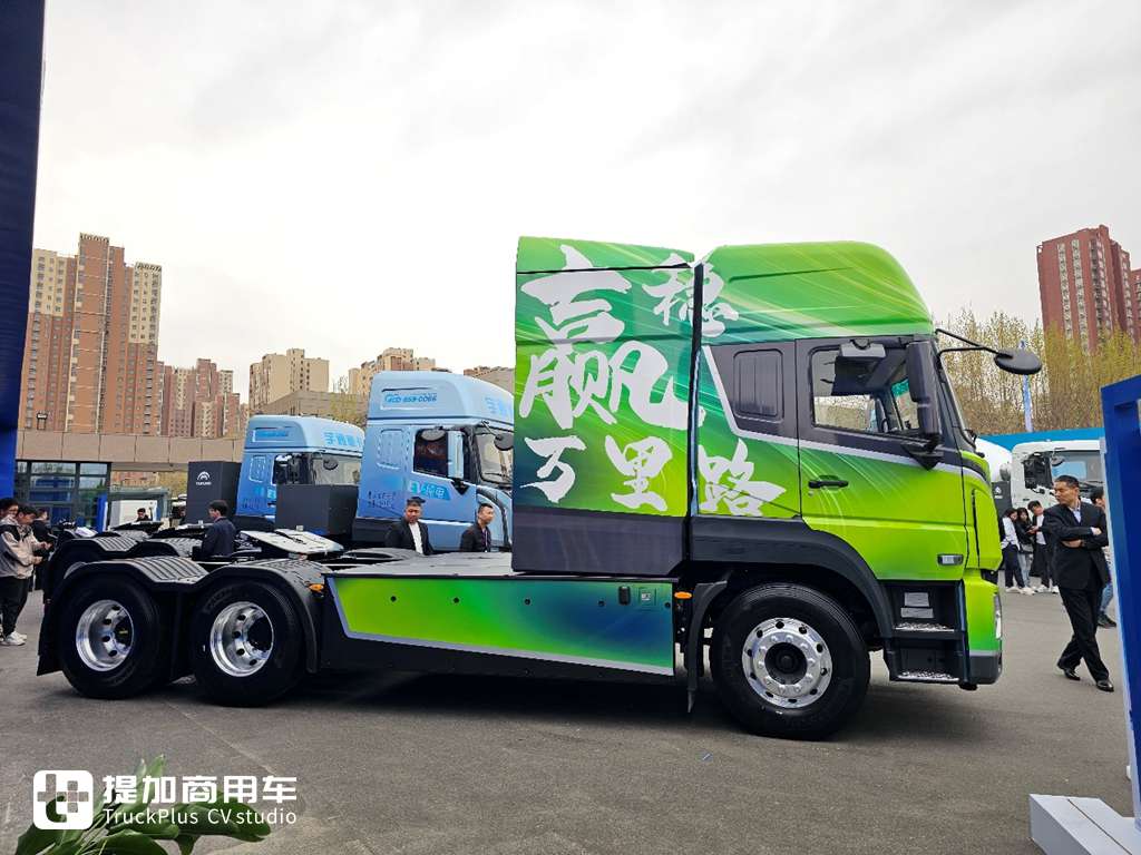 Yutong Commercial Vehicles Launches an 800 - kWh Tractor with a Range of Over 600 Kilometers! Real - shot of Yutong Yuanjie T800
